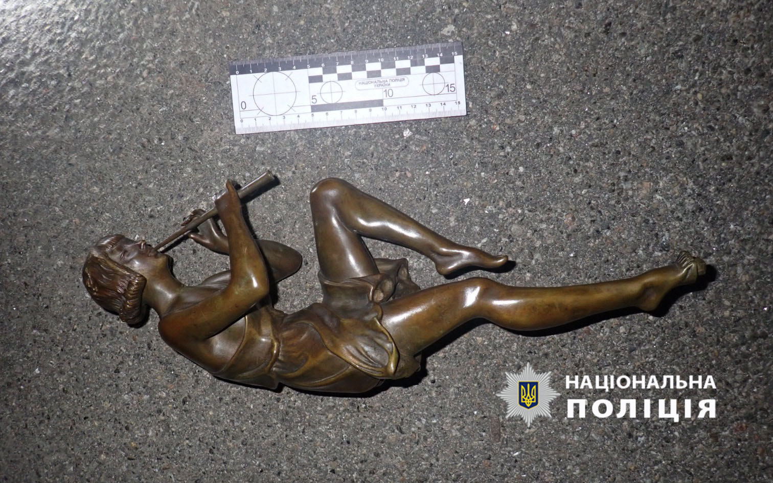 намагався викрасти з приватного будинку антикварні статуетки на суму понад 200 тисяч гривень — поліцейські затримали 36-річного киянина намагався викрасти з приватного будинку антикварні статуетки на суму понад 200 тисяч гривень — поліцейські затримали 36-річного киянина