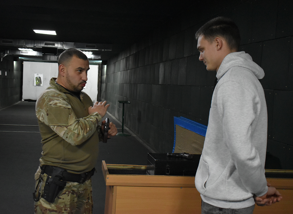 у житомирі юна гостя поліцейської академії по рації допомогла розшукати миколая з подарунками