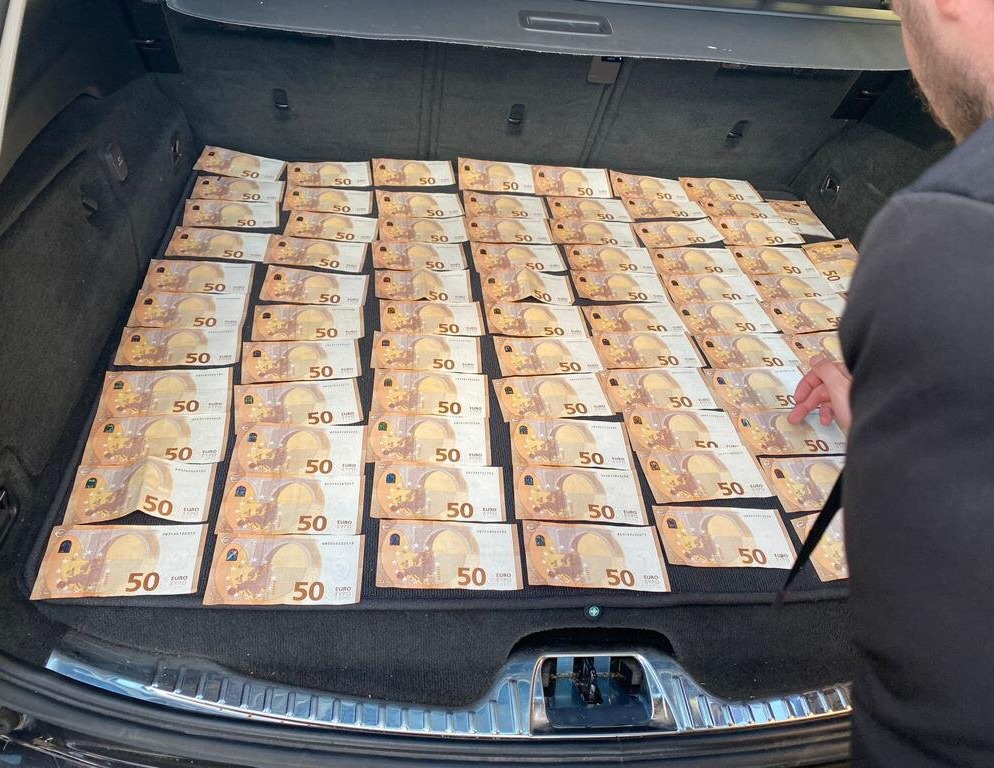пропонували за 5000 євро вивезти чоловіків з країни: на буковині поліція перекрила незаконний канал міграції
