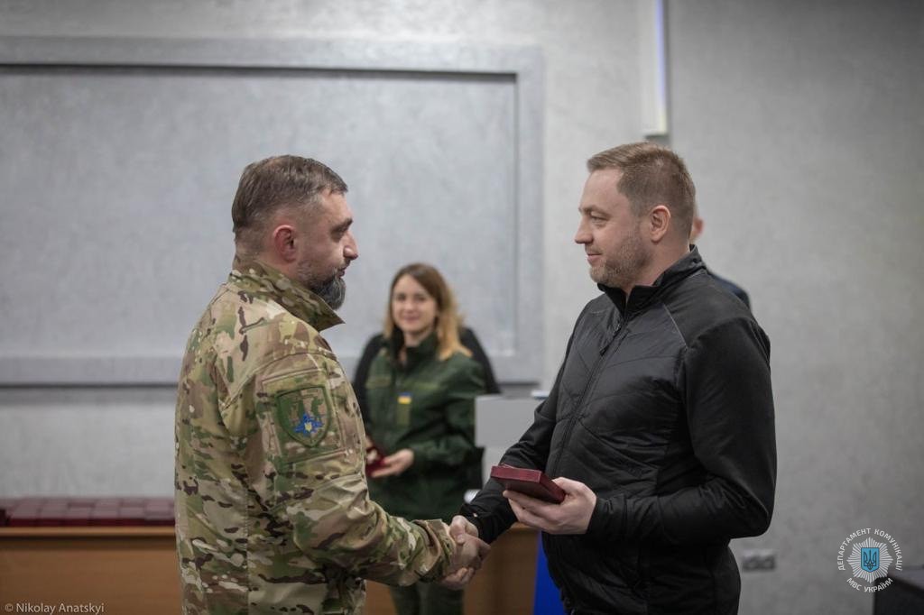 ми обов’язково відсвяткуємо перемогу і подякуємо один одному, що змогли вберегти нашу неньку-державу, - денис монастирський
