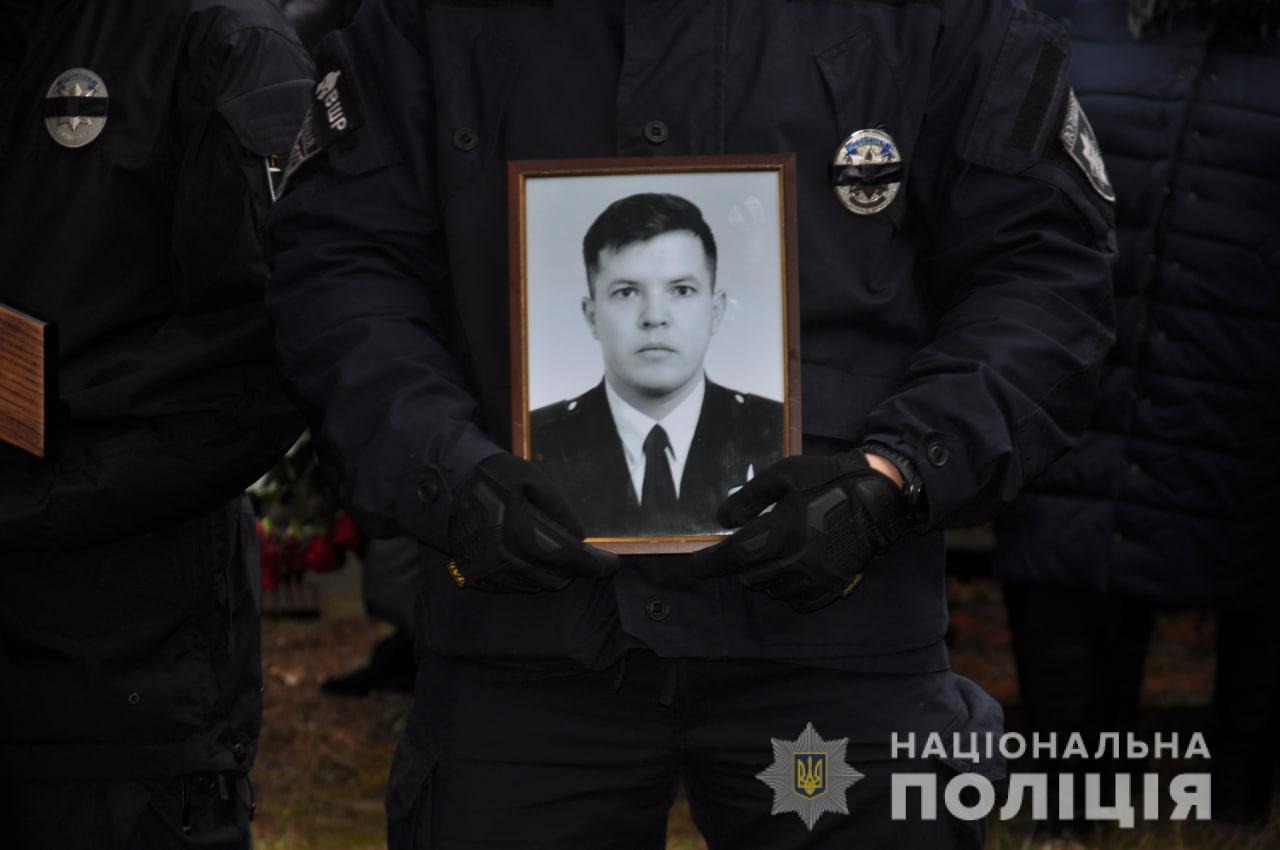 на черкащині поховали поліцейського, загиблого в авіакатастрофі в броварах