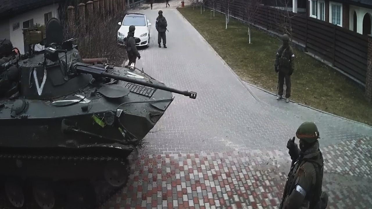 імітували розстріл  цивільних та обкрадали будинки на київщині: слідчі нацполіції повідомили про підозру полоненому військовому рф та його командиру