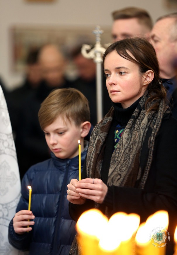 у києві вшанували пам'ять керівництва і працівників мвс, загиблих у авіакатастрофі в броварах