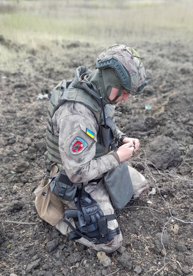 майже в усіх помешканнях на деокупованих територіях ми виявили замасковані пастки-розтяжки – вибухотехніки буковини