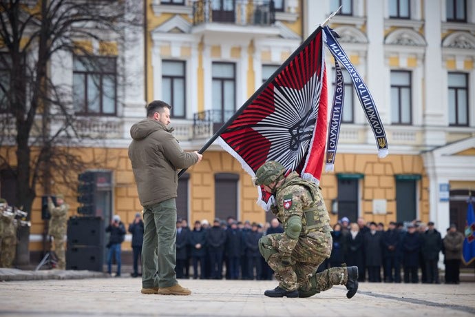 президент україни присвоїв працівникам мвс звання «герой україни» з врученням ордена «золота зірка»