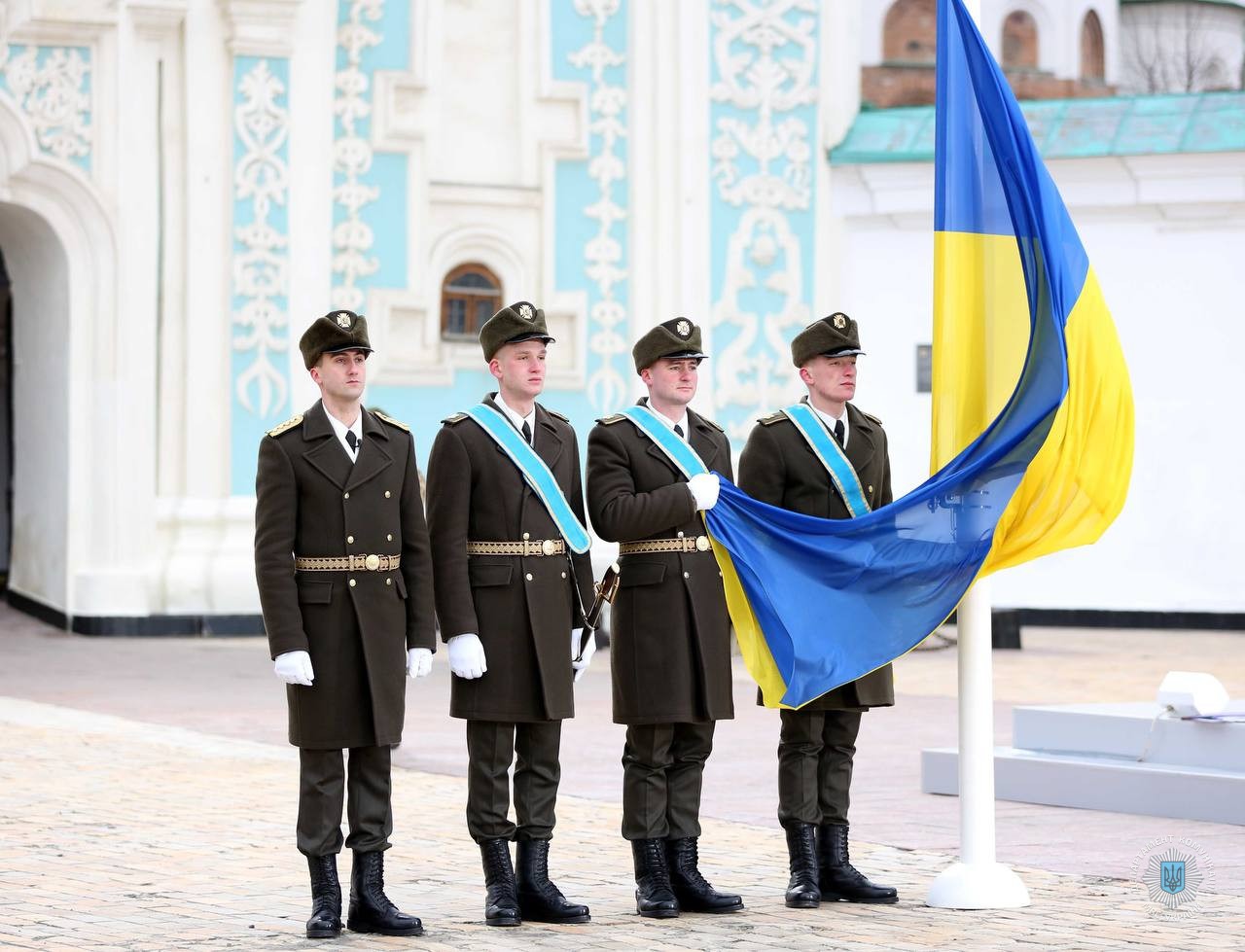 президент україни присвоїв працівникам мвс звання «герой україни» з врученням ордена «золота зірка»