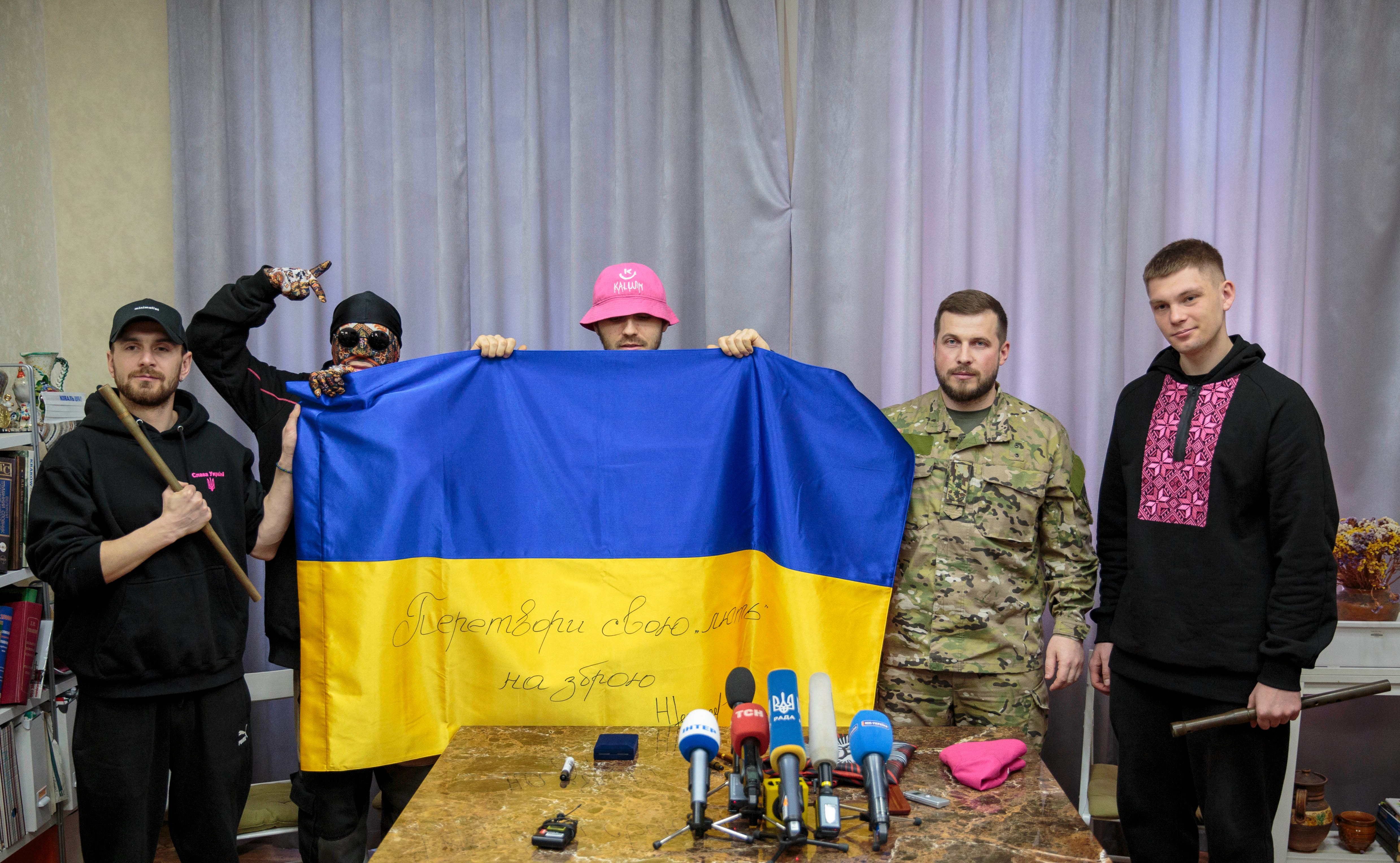 гурт «kalush orchestra» став амбасадором об’єднаної штурмової бригади нацполіції «лють»