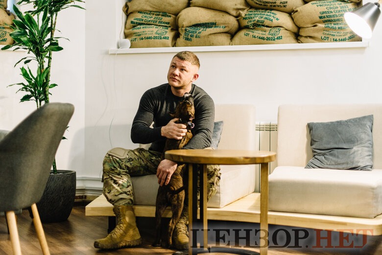 Спецпризначенець полку Сафарі Віталій Фесюк: Я бачив, як маленька дівчина вагою 50 кілограмів тягнула хлопця вдвічі більшого за себе. І вона його витягнула, врятувавши життя 04