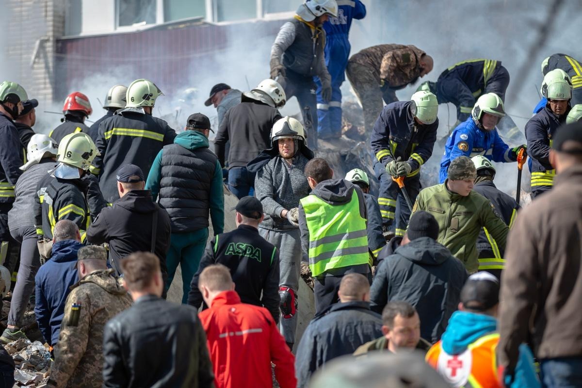 оперативна інформація станом на 12:35 щодо наслідків ракетного удару рф по багатоповерхівці в умані