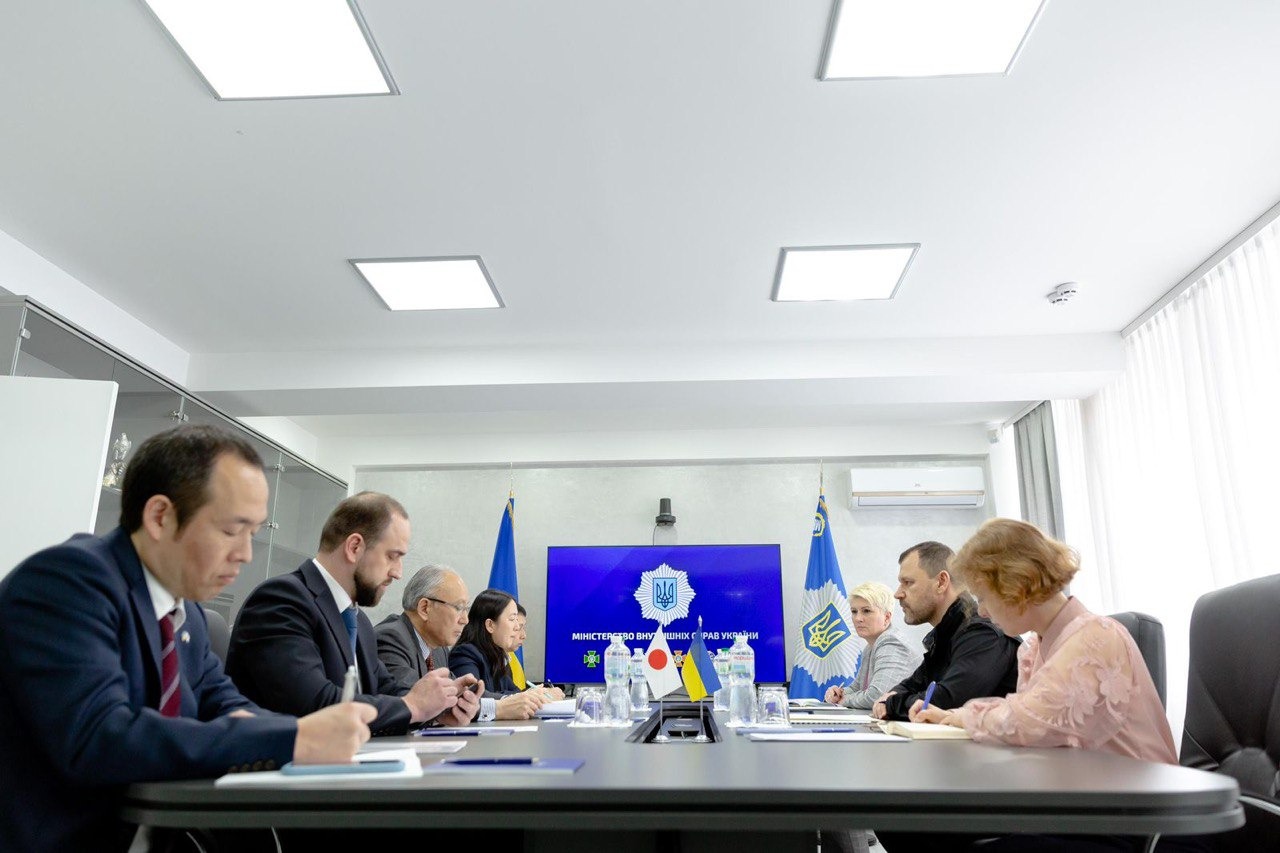 глава мвс ігор клименко та надзвичайний і повноважний посол японії мацуда кунінорі обговорили підтримку україни на фоні російського вторгнення