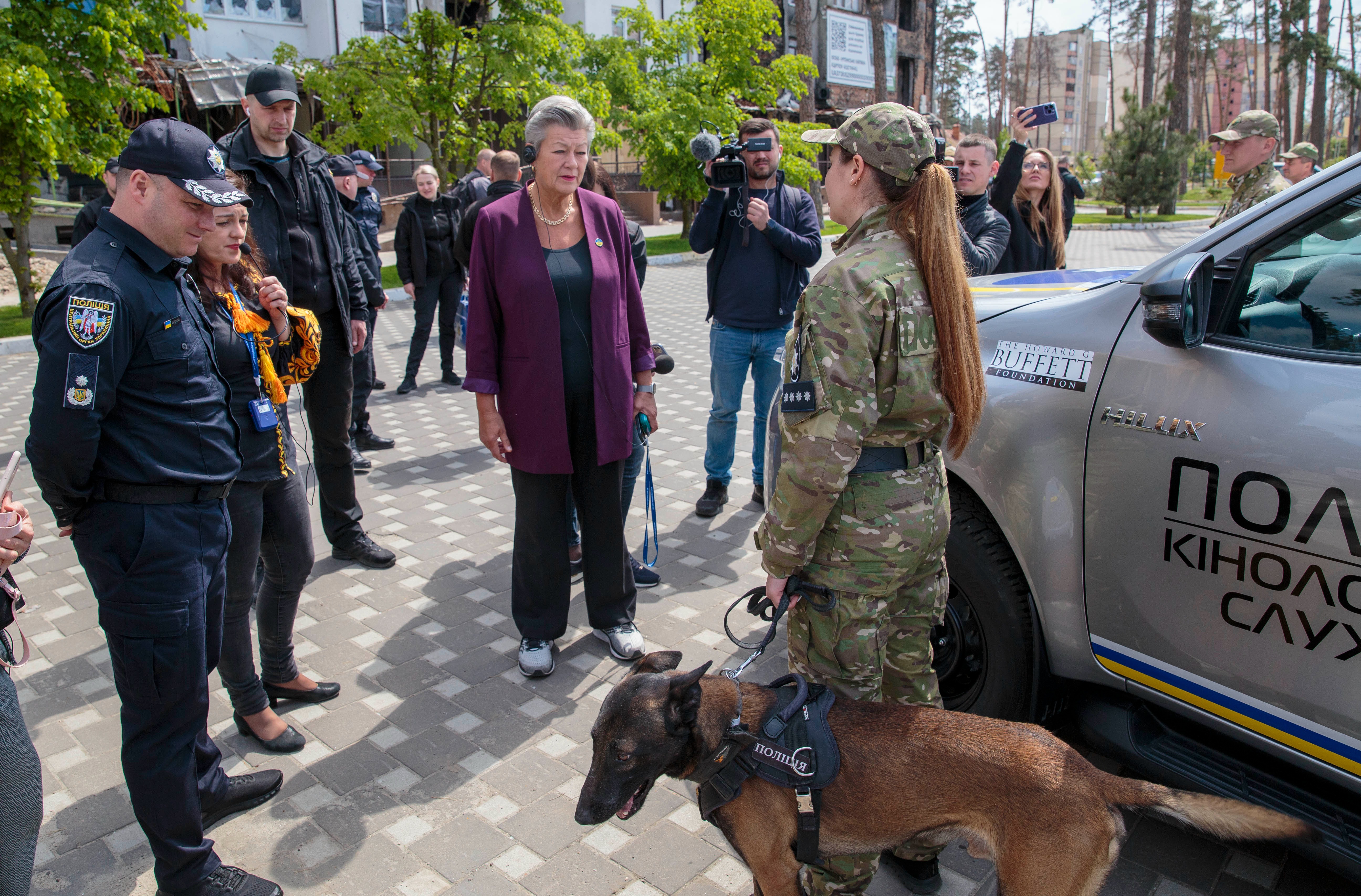 керівник нацполіції іван вигівський показав єврокомісару з внутрішніх справ ілві йоганссон місця воєнних злочинів росіян в ірпені