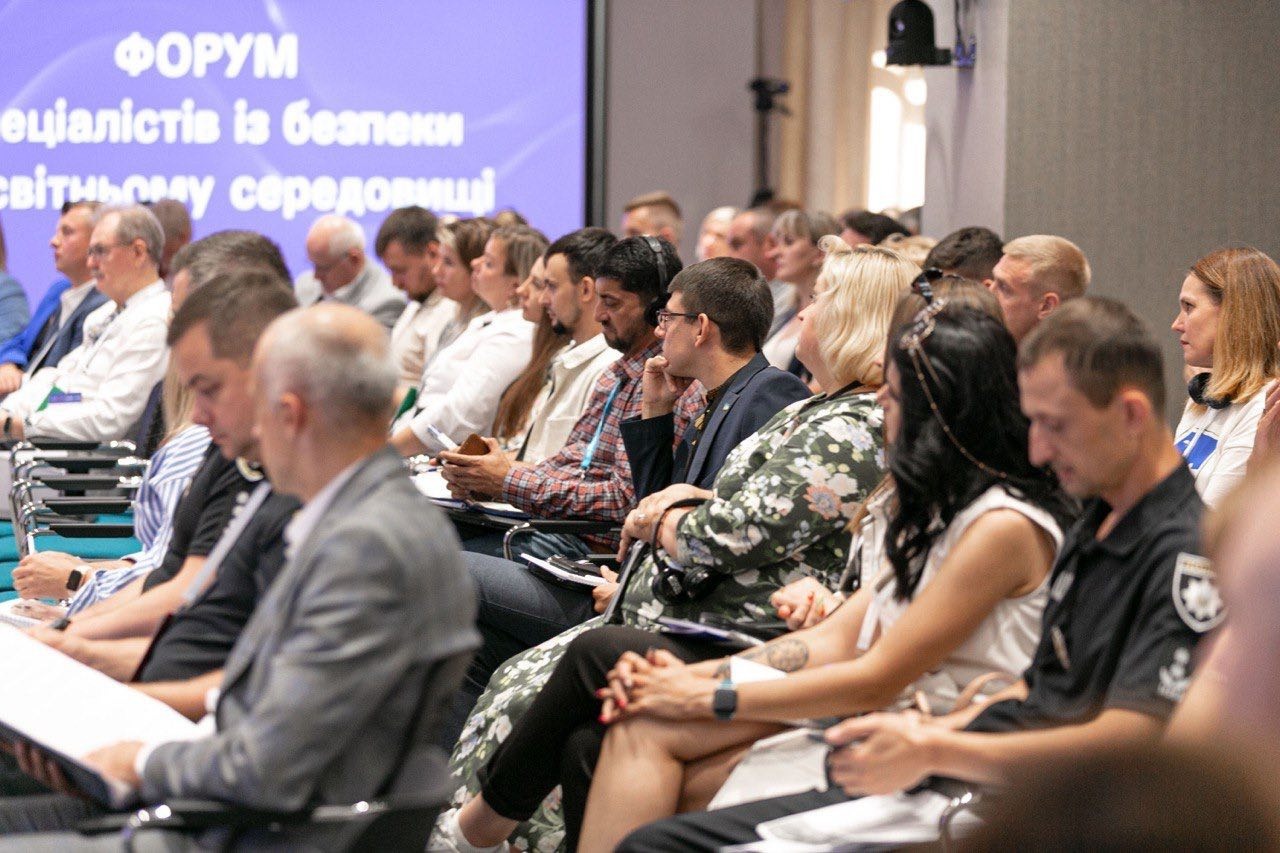 безпека в освітньому середовищі: освітяни та урядовці домовились про спільну роботу