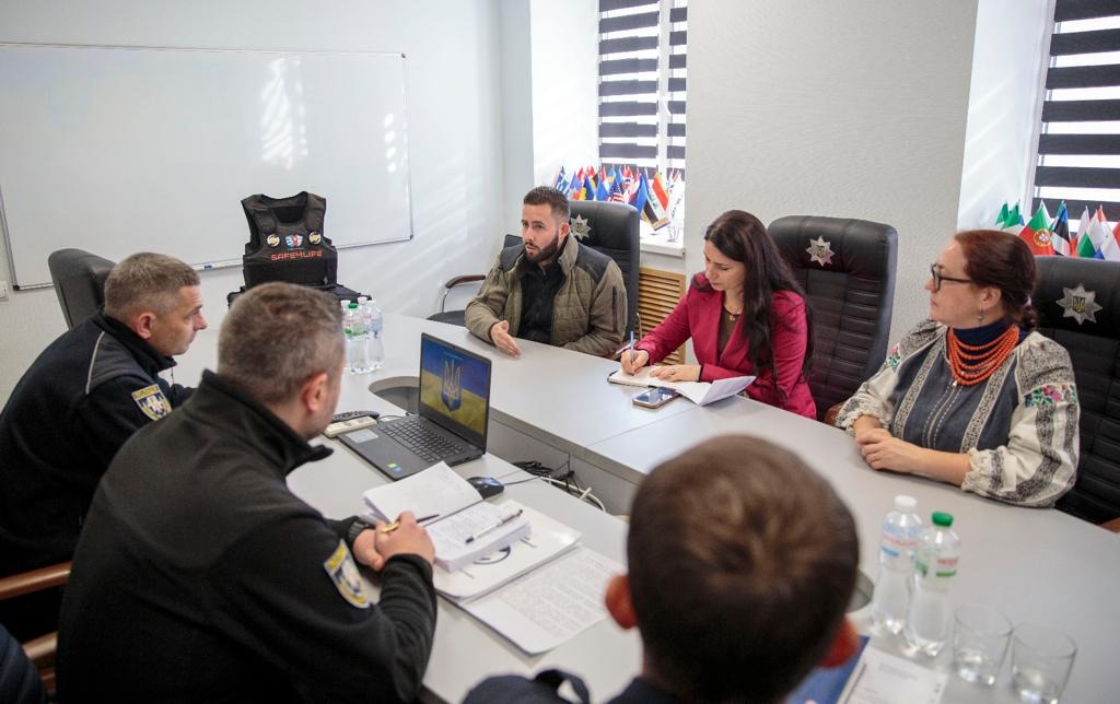 іноземні партнери передали нацполіції дитячі бронежилети