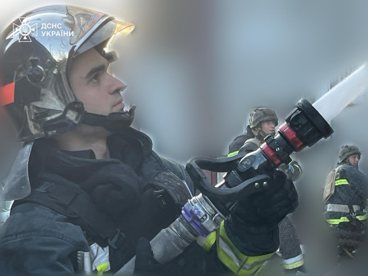 на місцях ліквідації наслідків масованого обстрілу працює понад 200 рятувальників, - ігор клименко