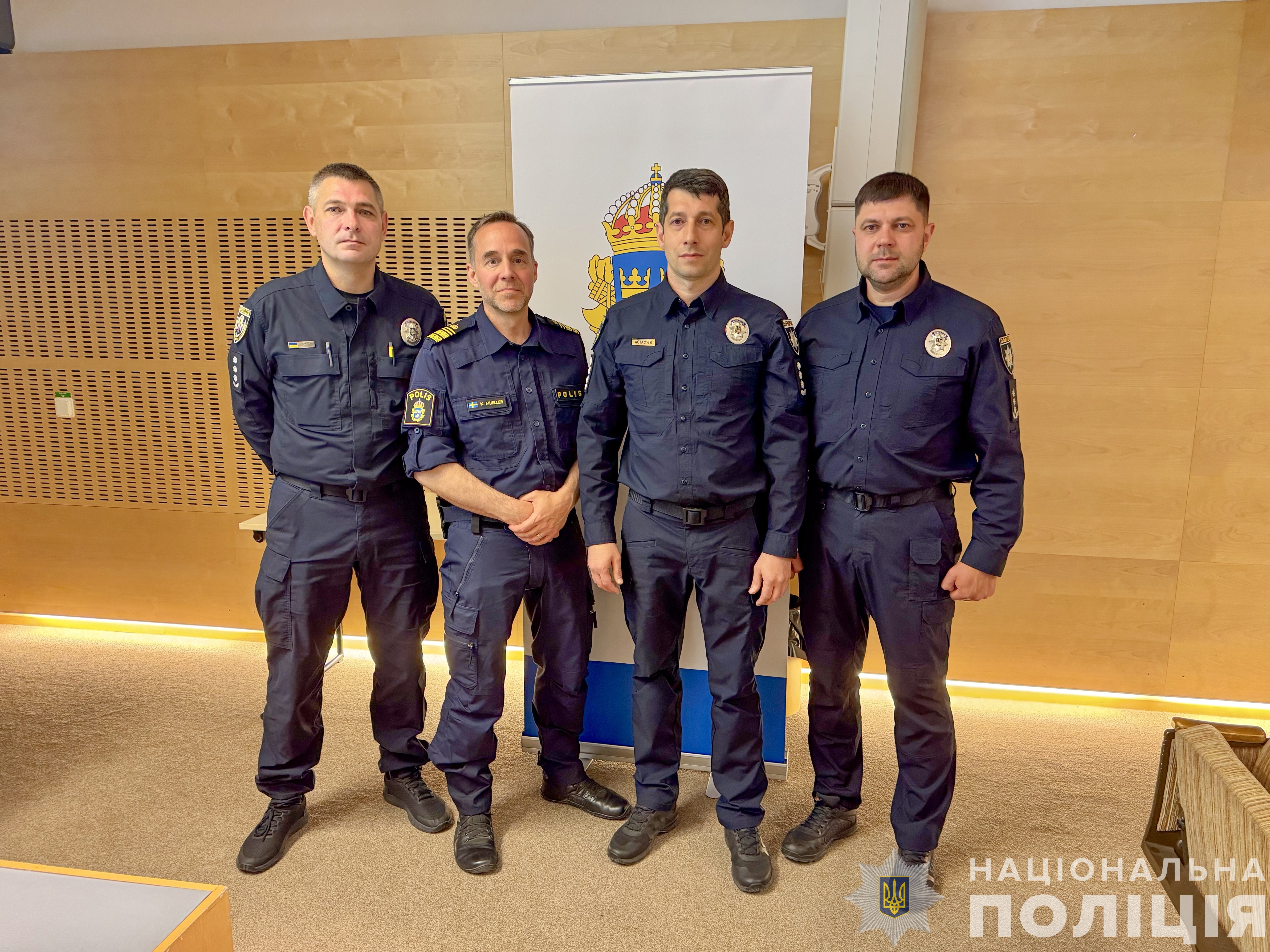 українські поліцейські розповіли про результати розслідування воєнних злочинів рф правоохоронцям швеції
