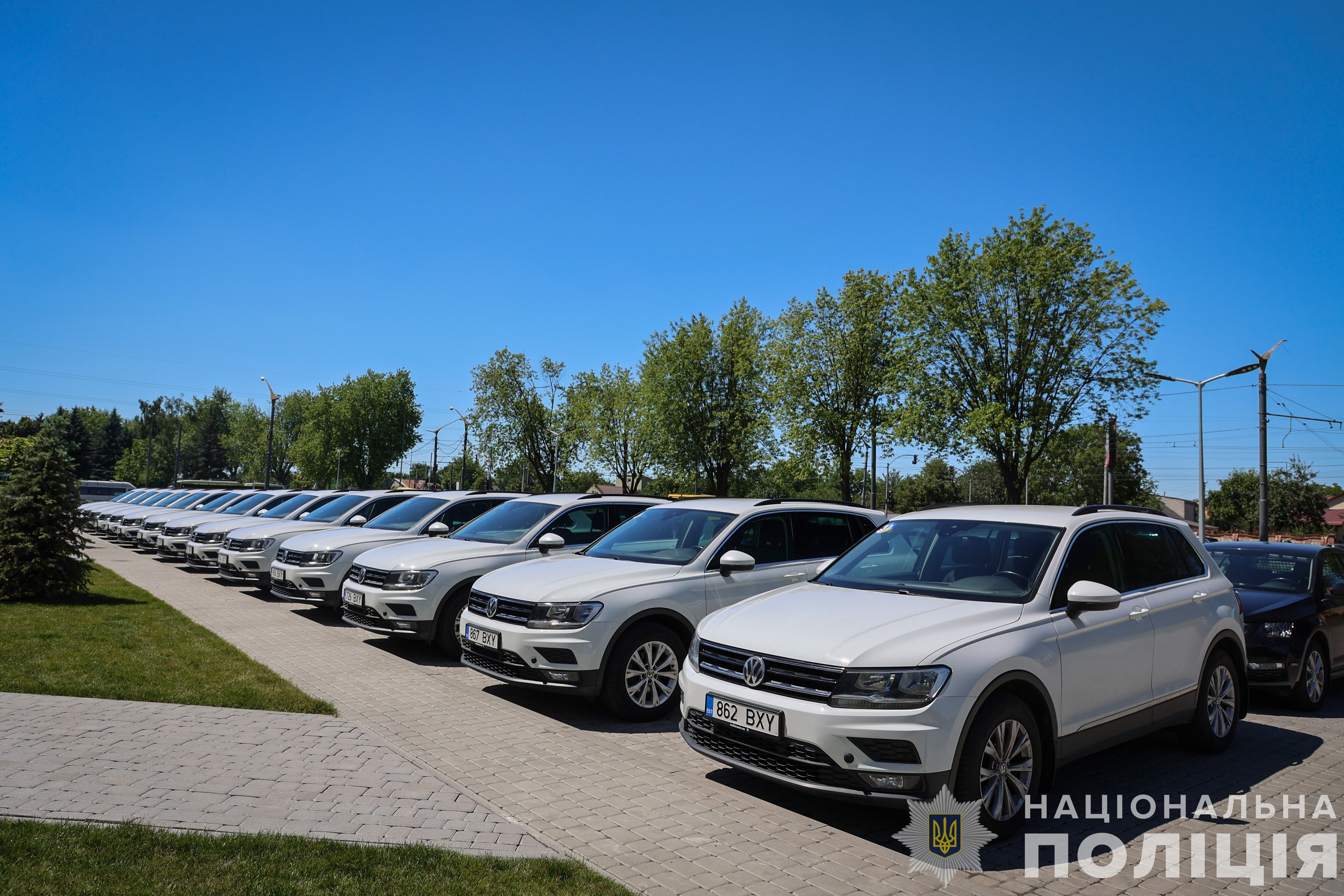 правоохоронці естонії передали для роботи підрозділів нацполіції україни 31 автомобіль