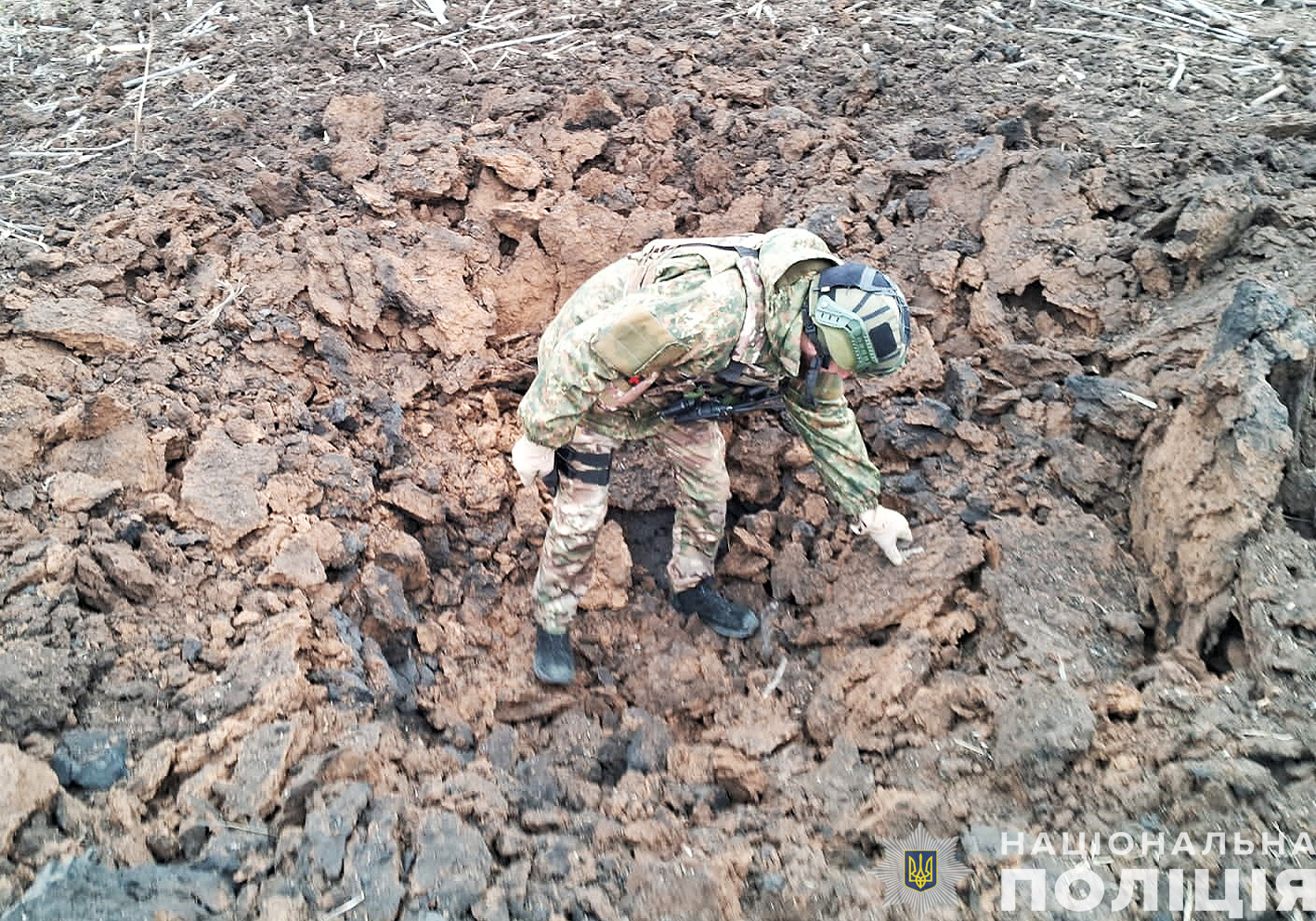 «небезпечних боєприпасів дуже багато»: вибухотехніки поліції чернігівщини допомагають розміновувати звільнену херсонщину
