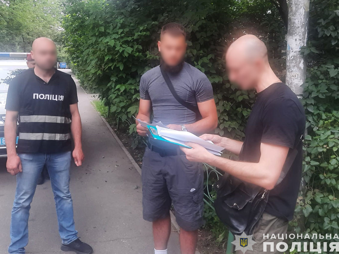 вимагали віддати неіснуючі борги: на чернігівщині поліцейські повідомили про підозру членам організованої злочинної групи