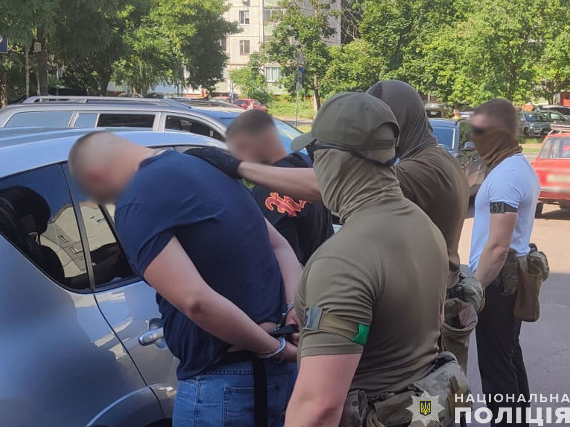 вимагали віддати неіснуючі борги: на чернігівщині поліцейські повідомили про підозру членам організованої злочинної групи
