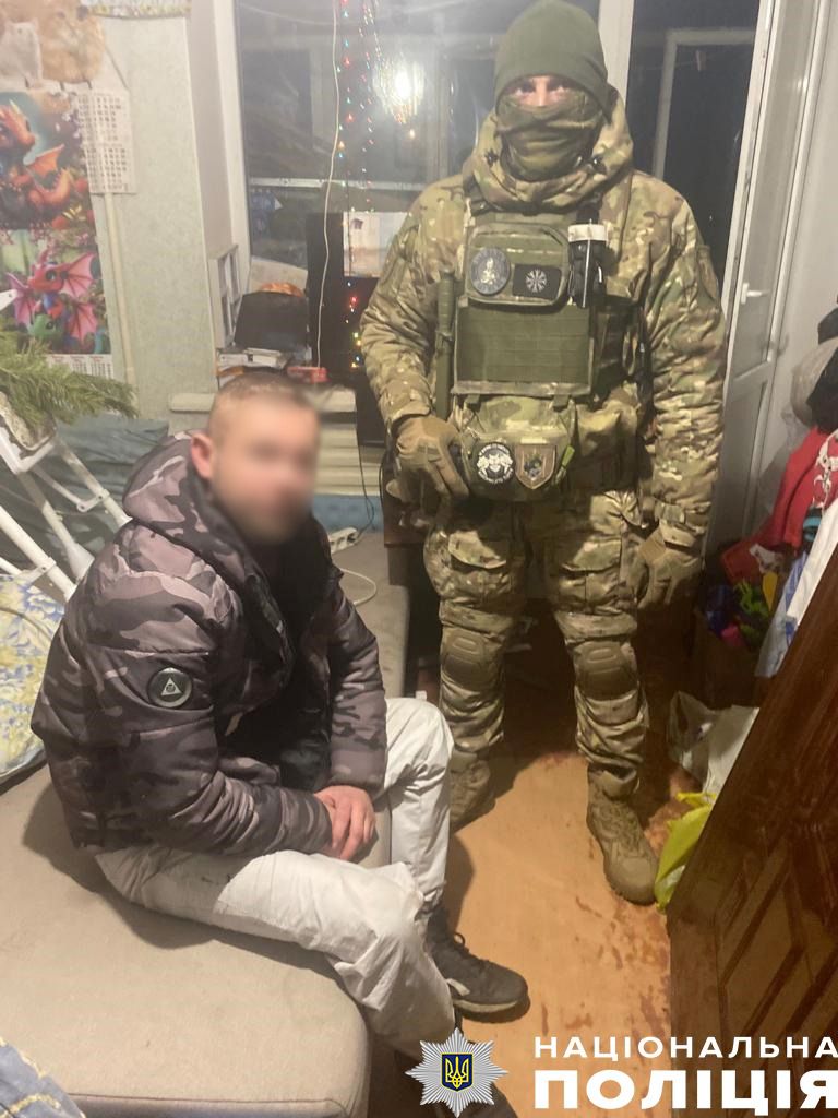 чернігівські поліцейські затримали чотирьох чоловіків, які запустили феєрверк під час «повітряної тривоги»