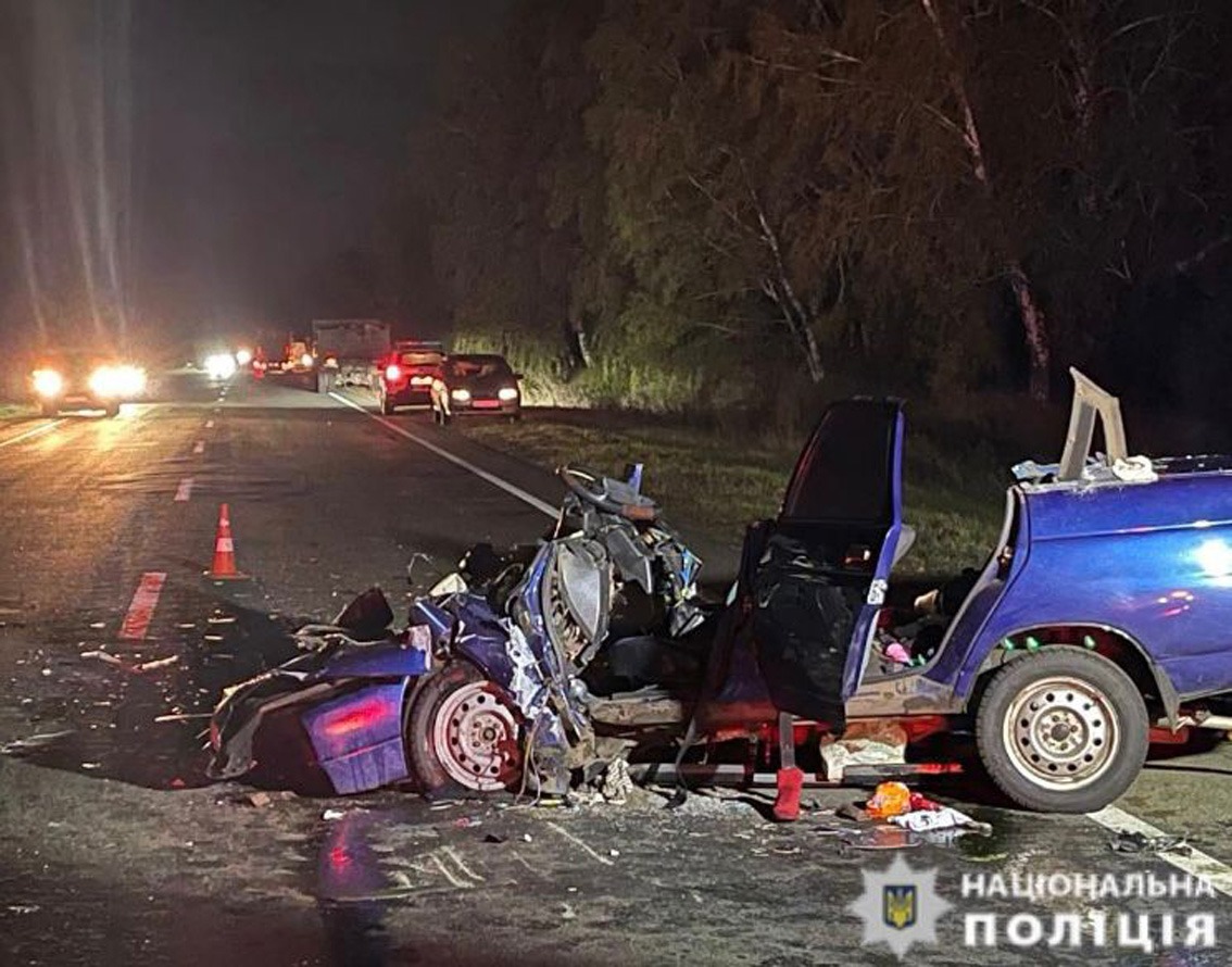 поліція чернігівщини розслідує обставини дтп, у якій загинула родина з малолітніми дітьми