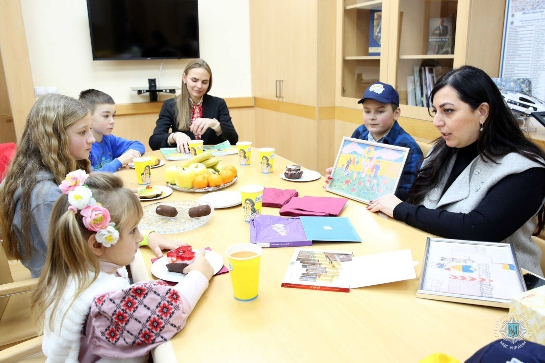 міністерство внутрішніх справ підвело підсумки конкурсу дитячого малюнка на тему «я у безпеці з мвс» міністерство внутрішніх справ підвело підсумки конкурсу дитячого малюнка на тему «я у безпеці з мвс»