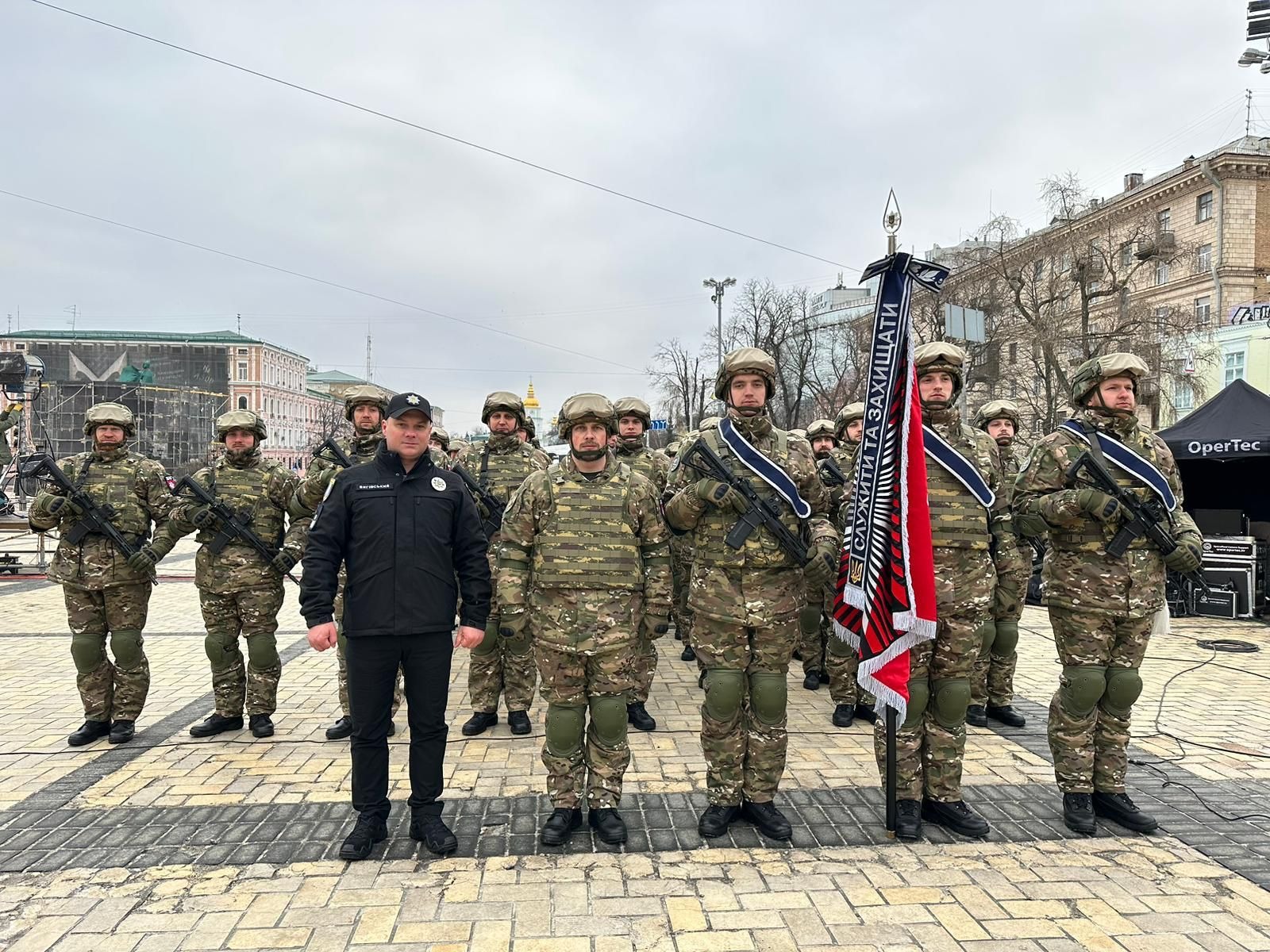 президент україни вручив поліцейській бригаді «лють» бойовий прапор
