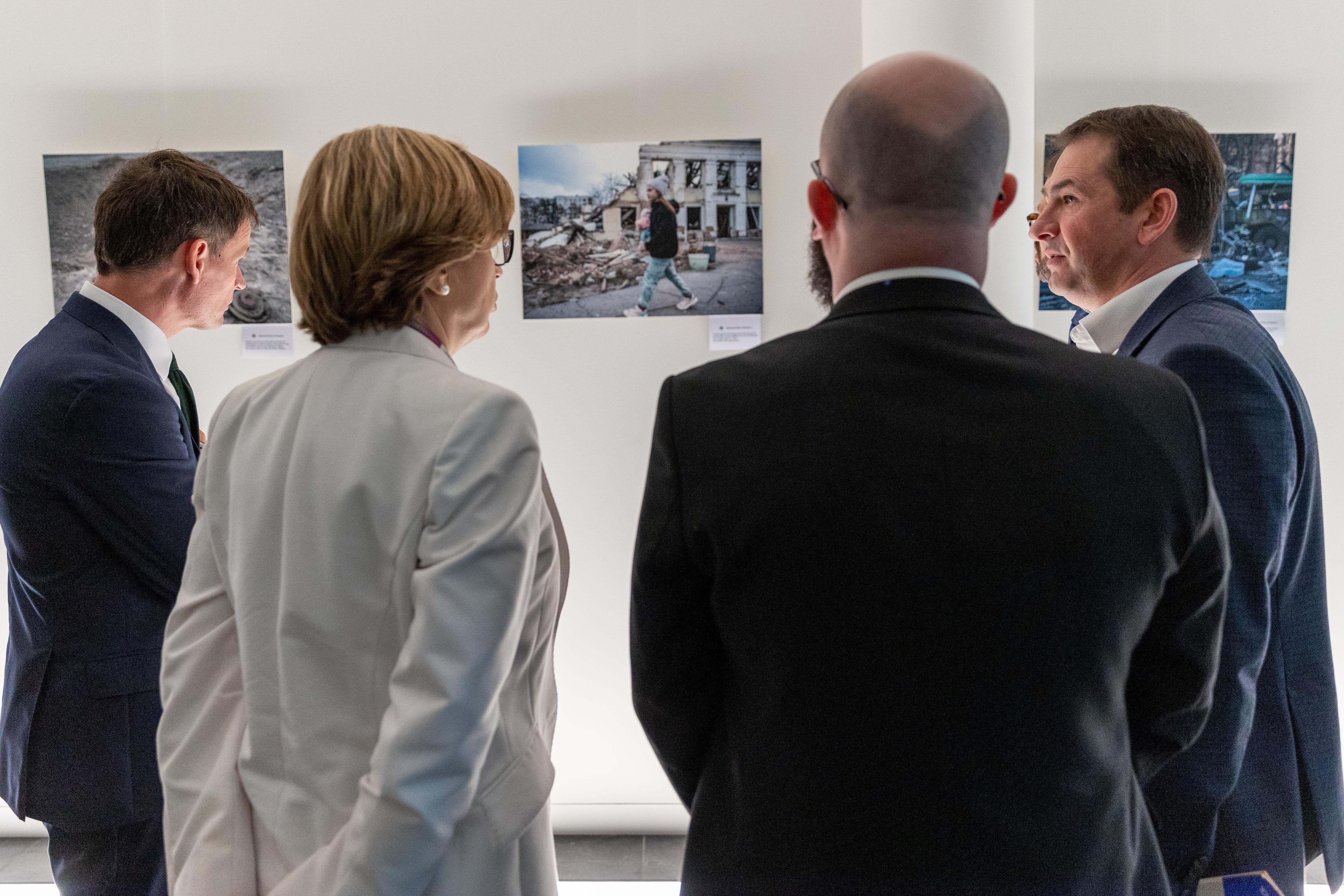 у штаб-квартирі європолу в гаазі відкрили фотовиставку «війна очима поліції» у штаб-квартирі європолу в гаазі відкрили фотовиставку «війна очима поліції»