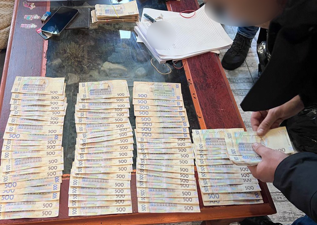 «заробили» на продажі неіснуючих генераторів і палива на десятки мільйонів гривень: нацполіція провела спецоперацію для затримання шахраїв «заробили» на продажі неіснуючих генераторів і палива на десятки мільйонів гривень: нацполіція провела спецоперацію для затримання шахраїв