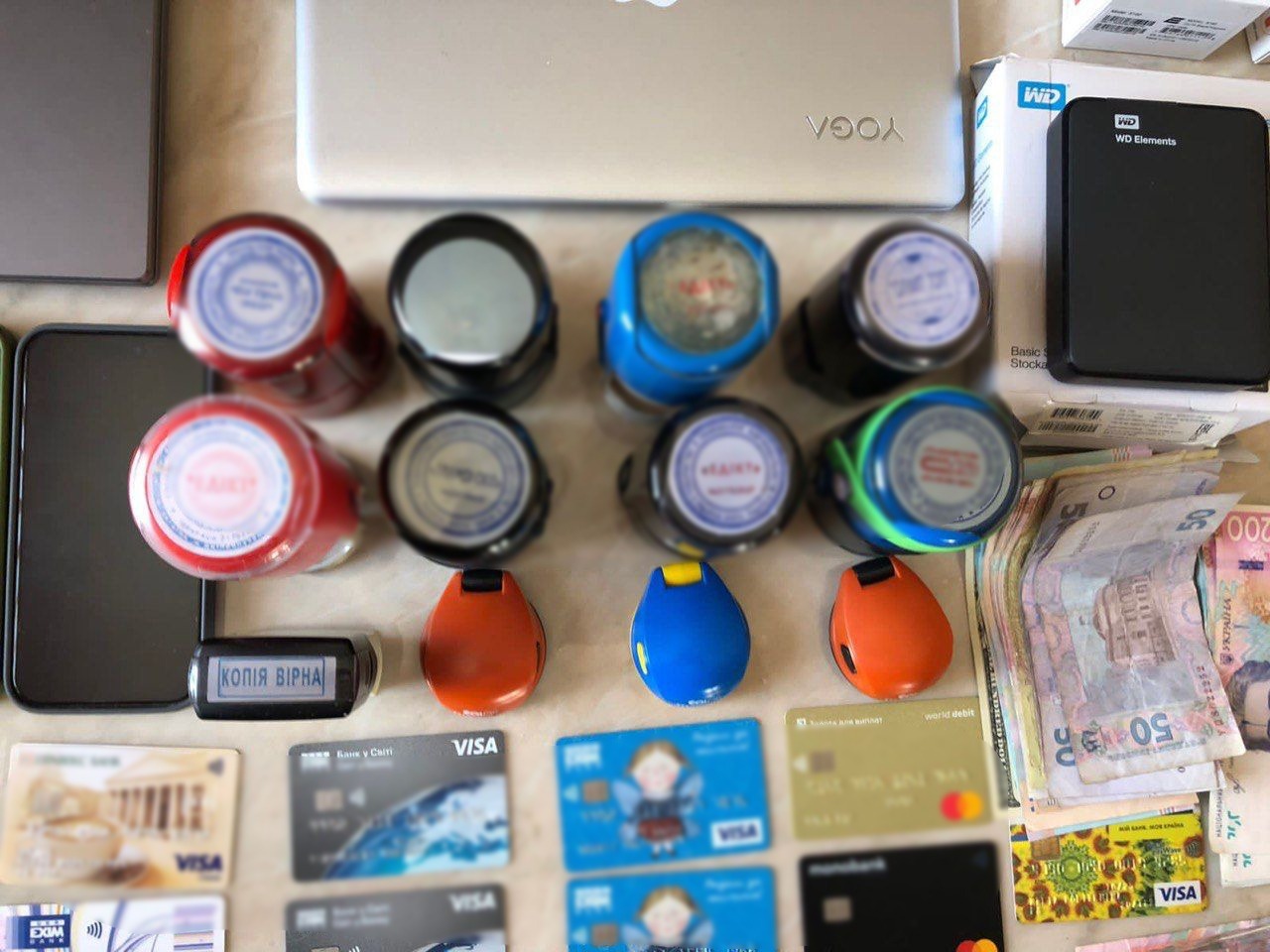 «заробили» на продажі неіснуючих генераторів і палива на десятки мільйонів гривень: нацполіція провела спецоперацію для затримання шахраїв «заробили» на продажі неіснуючих генераторів і палива на десятки мільйонів гривень: нацполіція провела спецоперацію для затримання шахраїв