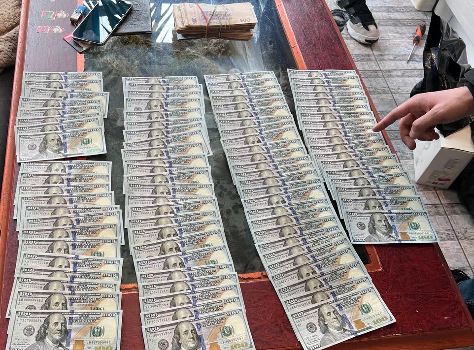 «заробили» на продажі неіснуючих генераторів і палива на десятки мільйонів гривень: нацполіція провела спецоперацію для затримання шахраїв «заробили» на продажі неіснуючих генераторів і палива на десятки мільйонів гривень: нацполіція провела спецоперацію для затримання шахраїв