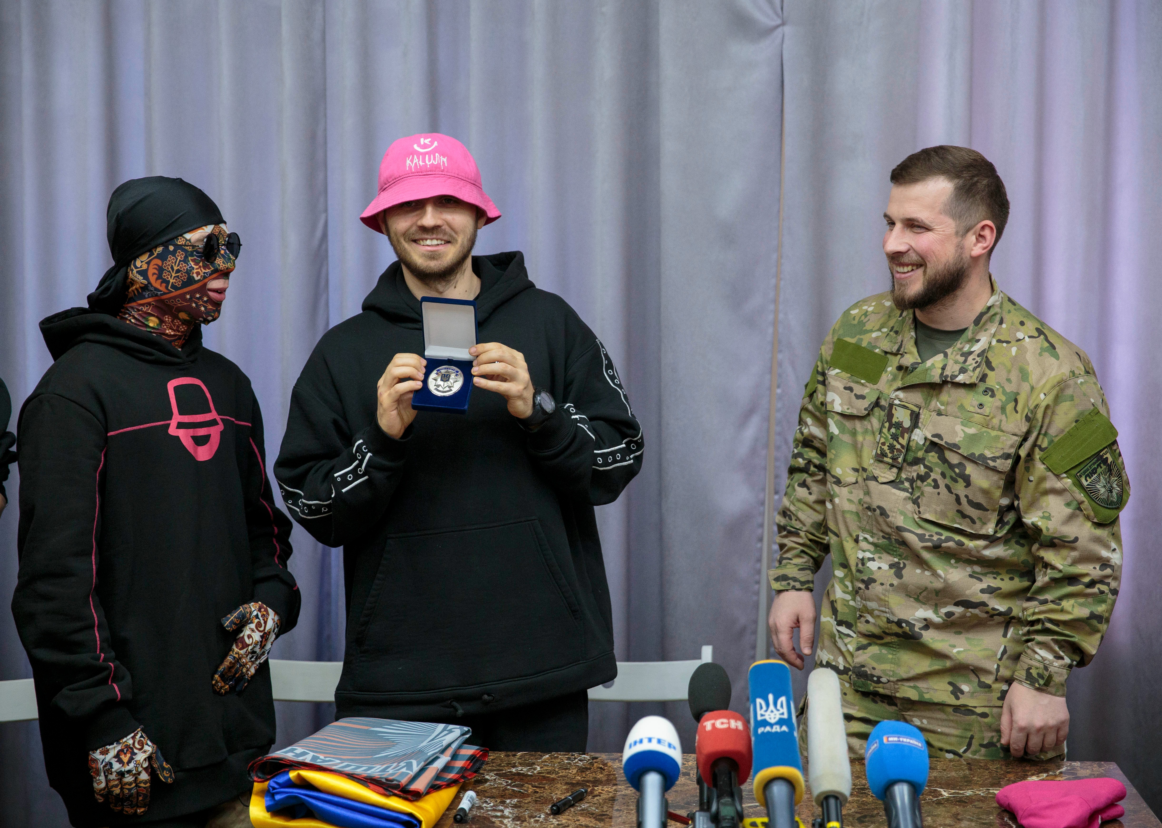 гурт «kalush orchestra» став амбасадором об’єднаної штурмової бригади нацполіції «лють» гурт «kalush orchestra» став амбасадором об’єднаної штурмової бригади нацполіції «лють»