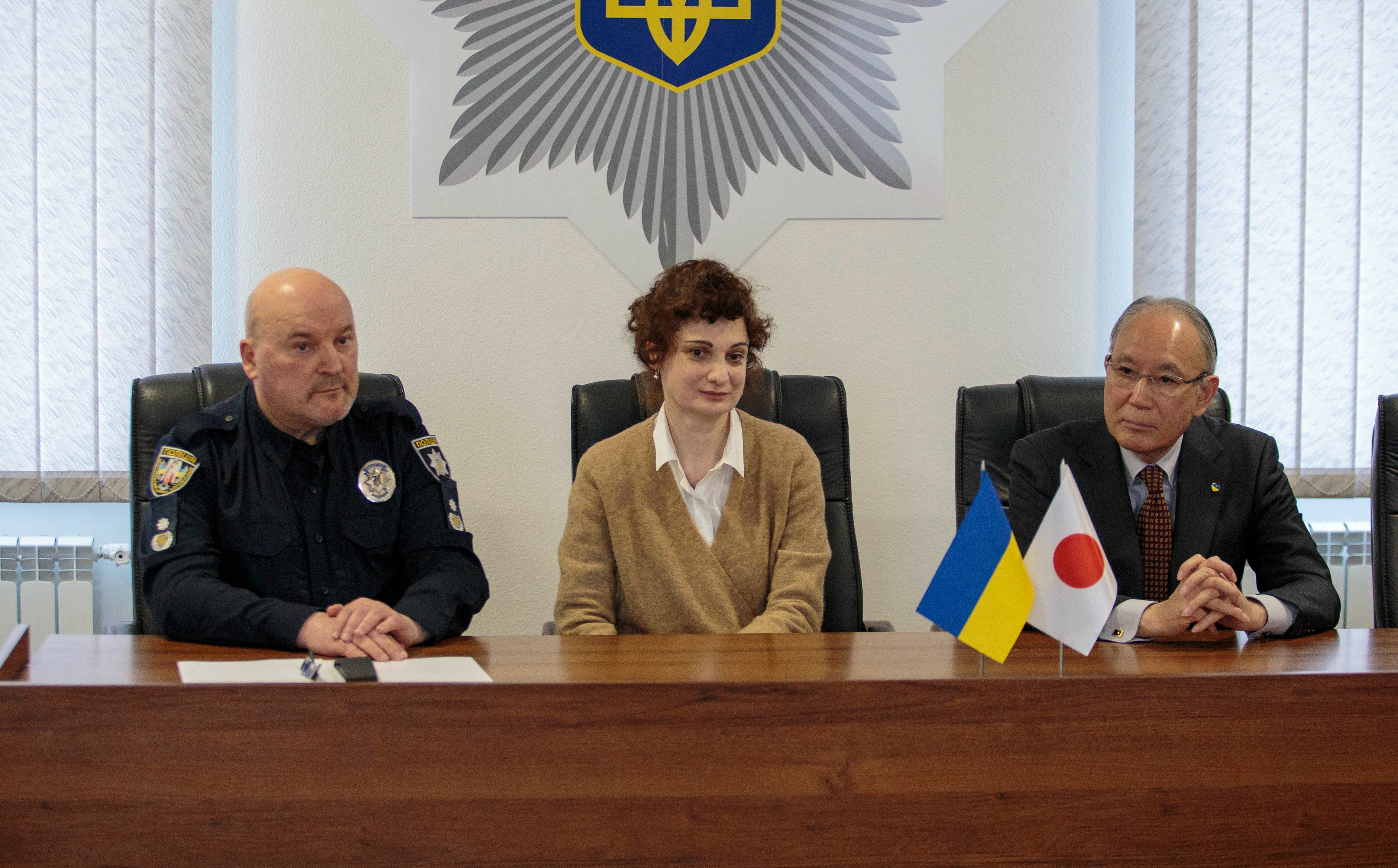 іноземні партнери передали нацполіції світловідбивні жилети і термопакети