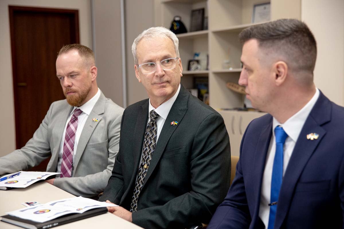 в україні планують відновити канадську поліцейську місію