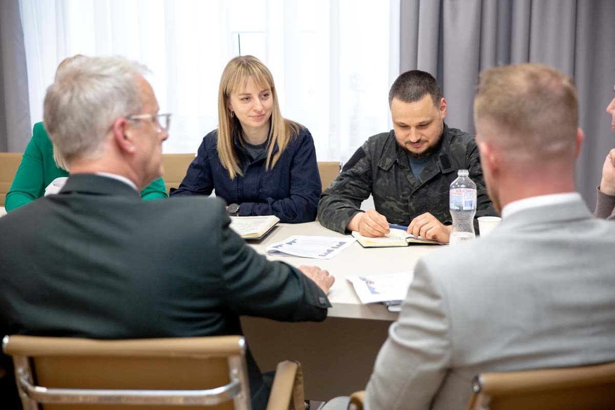 в україні планують відновити канадську поліцейську місію