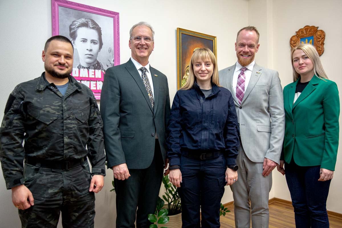 в україні планують відновити канадську поліцейську місію