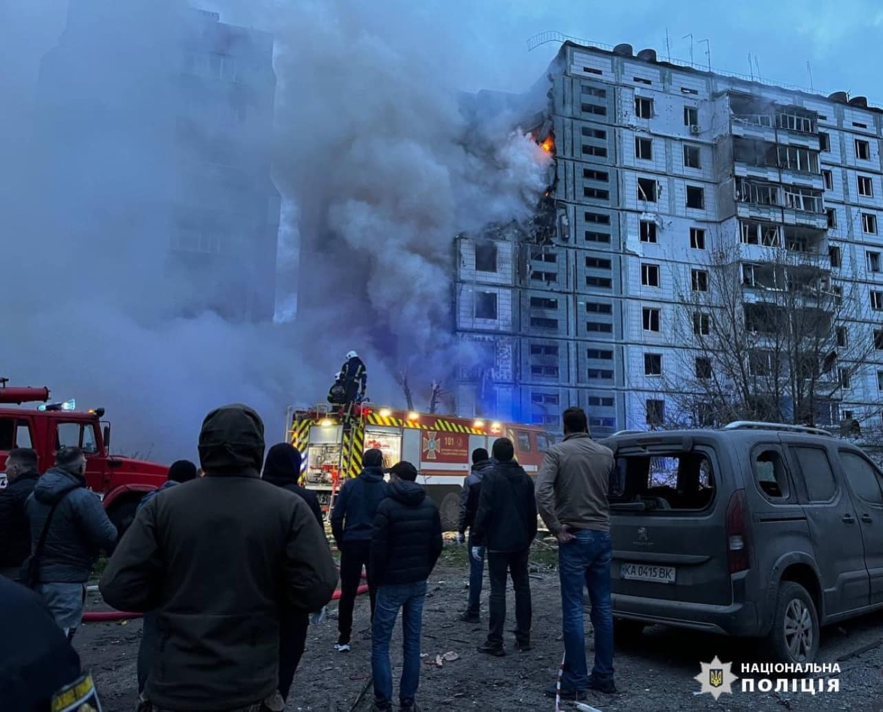 ракетний удар по умані: на місці влучання в багатоповерхівку працюють усі профільні служби (оновлюється)
