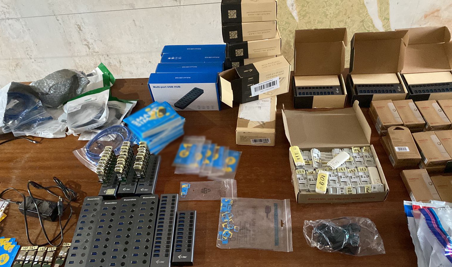 ліквідовано міжрегіональну мережу ботоферм із 5 тисячами фейкових акаунтів для дестабілізації суспільно-політичної ситуації в україні - нацполіція