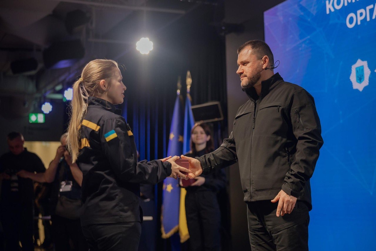 міністр внутрішніх справ україни ігор клименко нагородив працівників комунікаційних підрозділів системи мвс