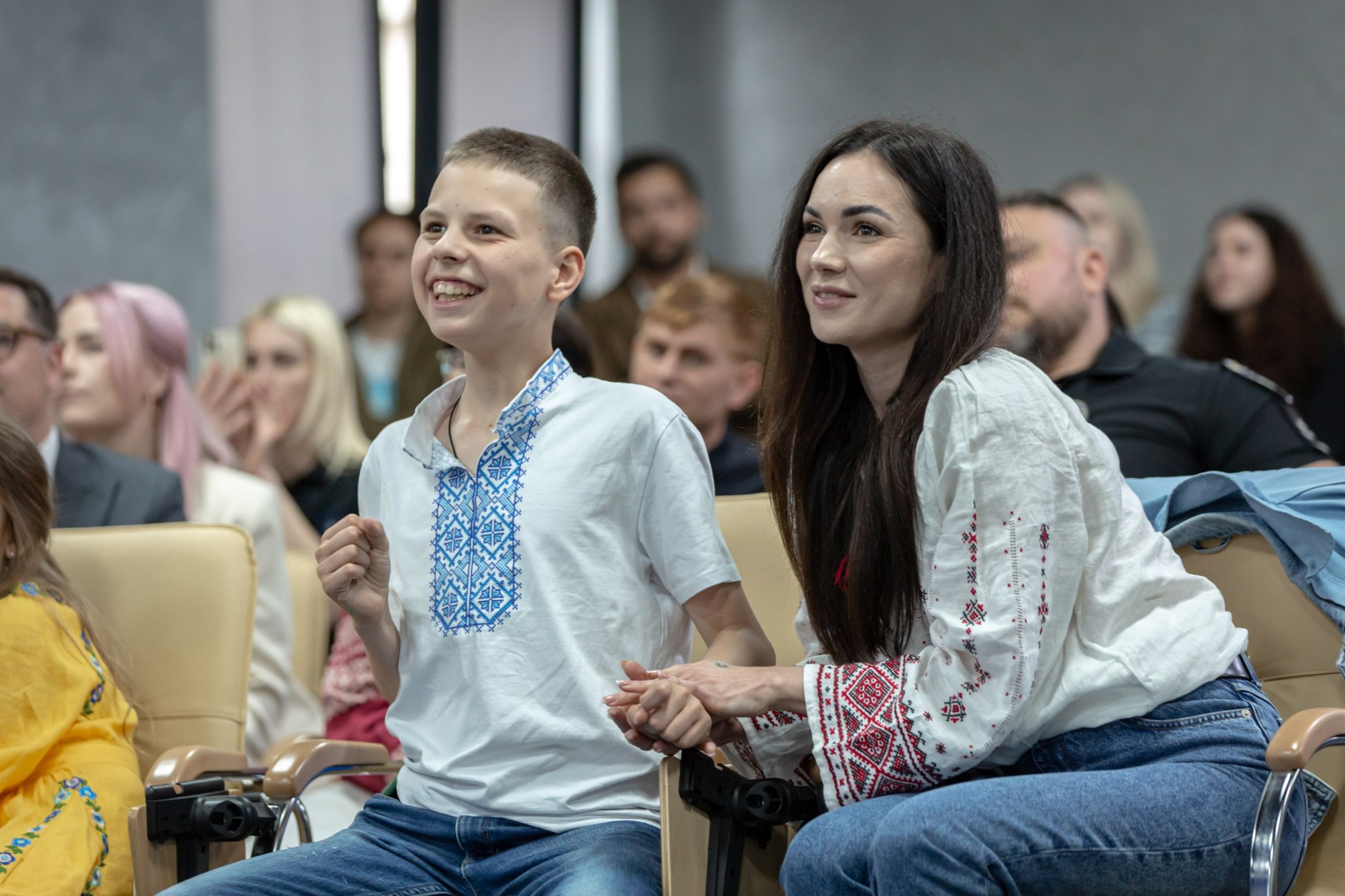 «діти-герої»: у міністерстві внутрішніх справ відзначили 8 сміливих дітей, які постраждали від агресії рф