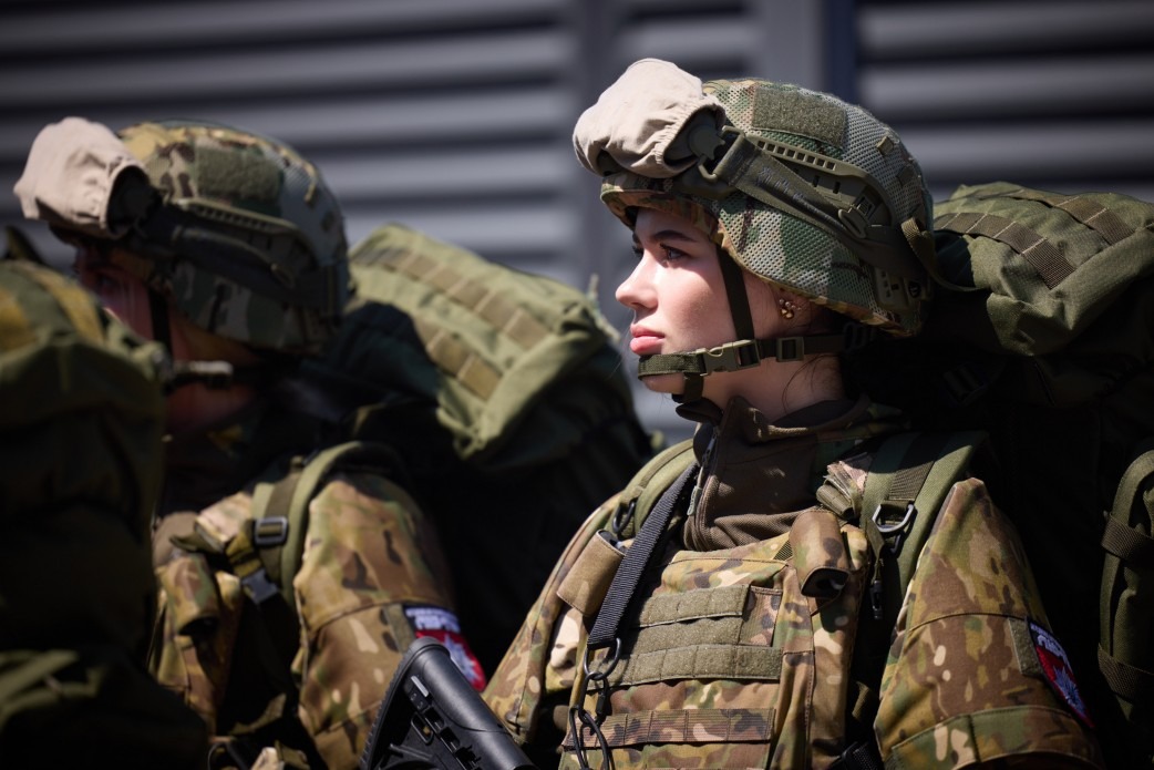 українська поліція вміє бути професійною, уміє рятувати від зла, повертати справедливість – президент на заходах з нагоди дня національної поліції українська поліція вміє бути професійною, уміє рятувати від зла, повертати справедливість – президент на заходах з нагоди дня національної поліції