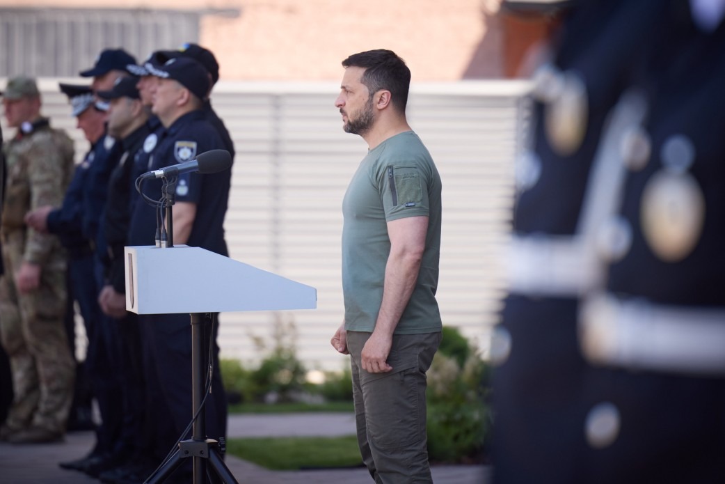 українська поліція вміє бути професійною, уміє рятувати від зла, повертати справедливість – президент на заходах з нагоди дня національної поліції українська поліція вміє бути професійною, уміє рятувати від зла, повертати справедливість – президент на заходах з нагоди дня національної поліції