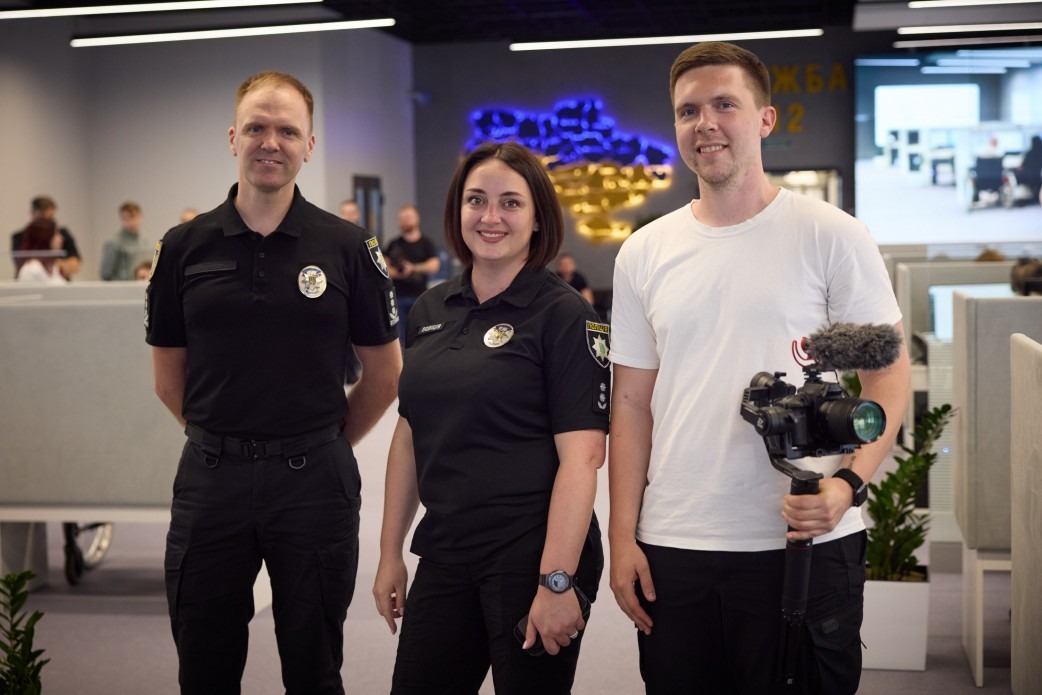 українська поліція вміє бути професійною, уміє рятувати від зла, повертати справедливість – президент на заходах з нагоди дня національної поліції українська поліція вміє бути професійною, уміє рятувати від зла, повертати справедливість – президент на заходах з нагоди дня національної поліції