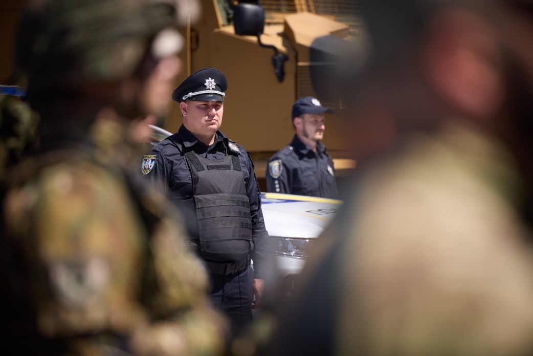 українська поліція вміє бути професійною, уміє рятувати від зла, повертати справедливість – президент на заходах з нагоди дня національної поліції українська поліція вміє бути професійною, уміє рятувати від зла, повертати справедливість – президент на заходах з нагоди дня національної поліції