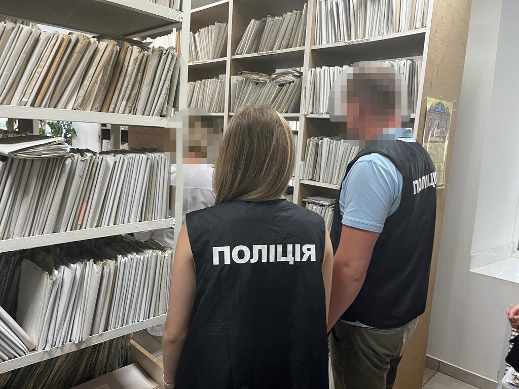 понад 200 обшуків для документування корупційних схем ухилення від призову: нацполіція вилучила більше 10 000 медичних справ