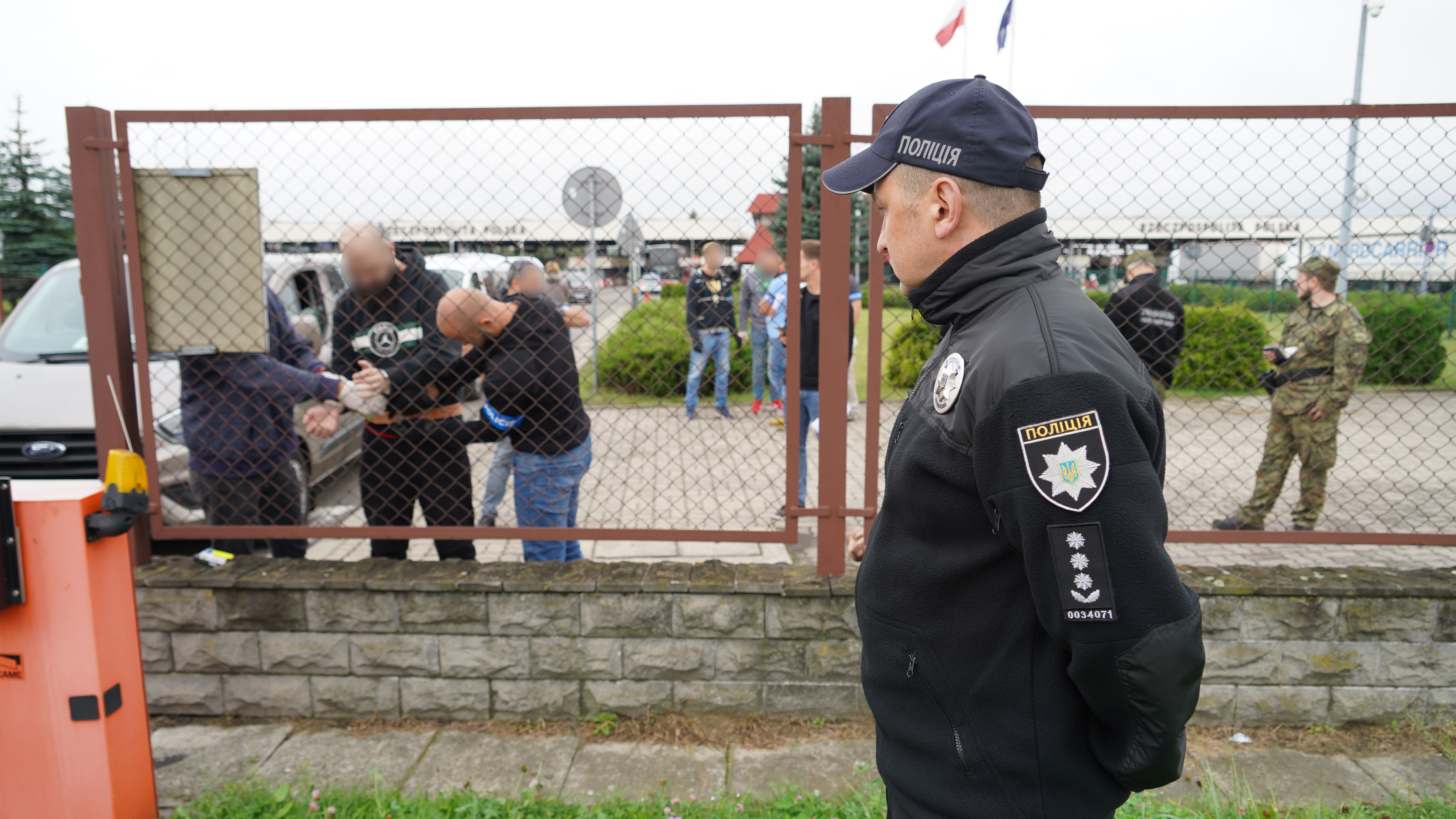 українські правоохоронці екстрадували у чехію 5 членів міжнародної злочинної організації, що ошукала сотні чехів на понад 7,5 млн євро