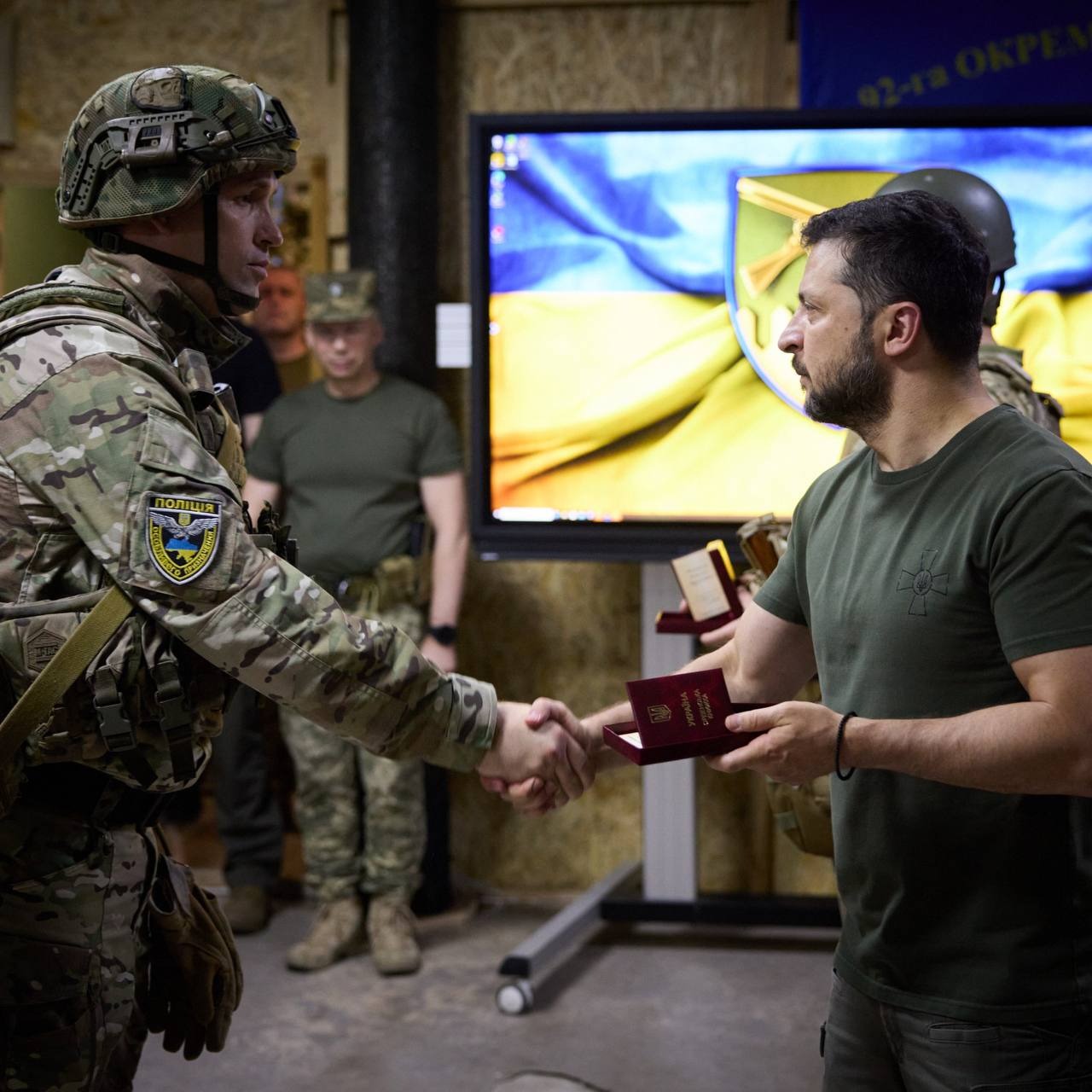 президент україни відзначив бійців штурмової бригади нацполіції президент україни відзначив бійців штурмової бригади нацполіції