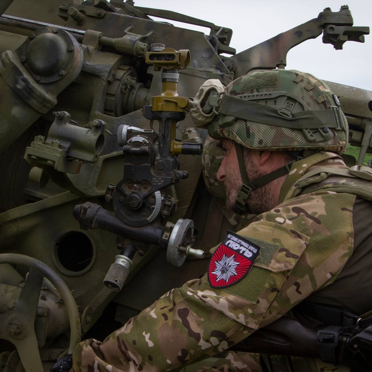 президент україни відзначив бійців штурмової бригади нацполіції президент україни відзначив бійців штурмової бригади нацполіції