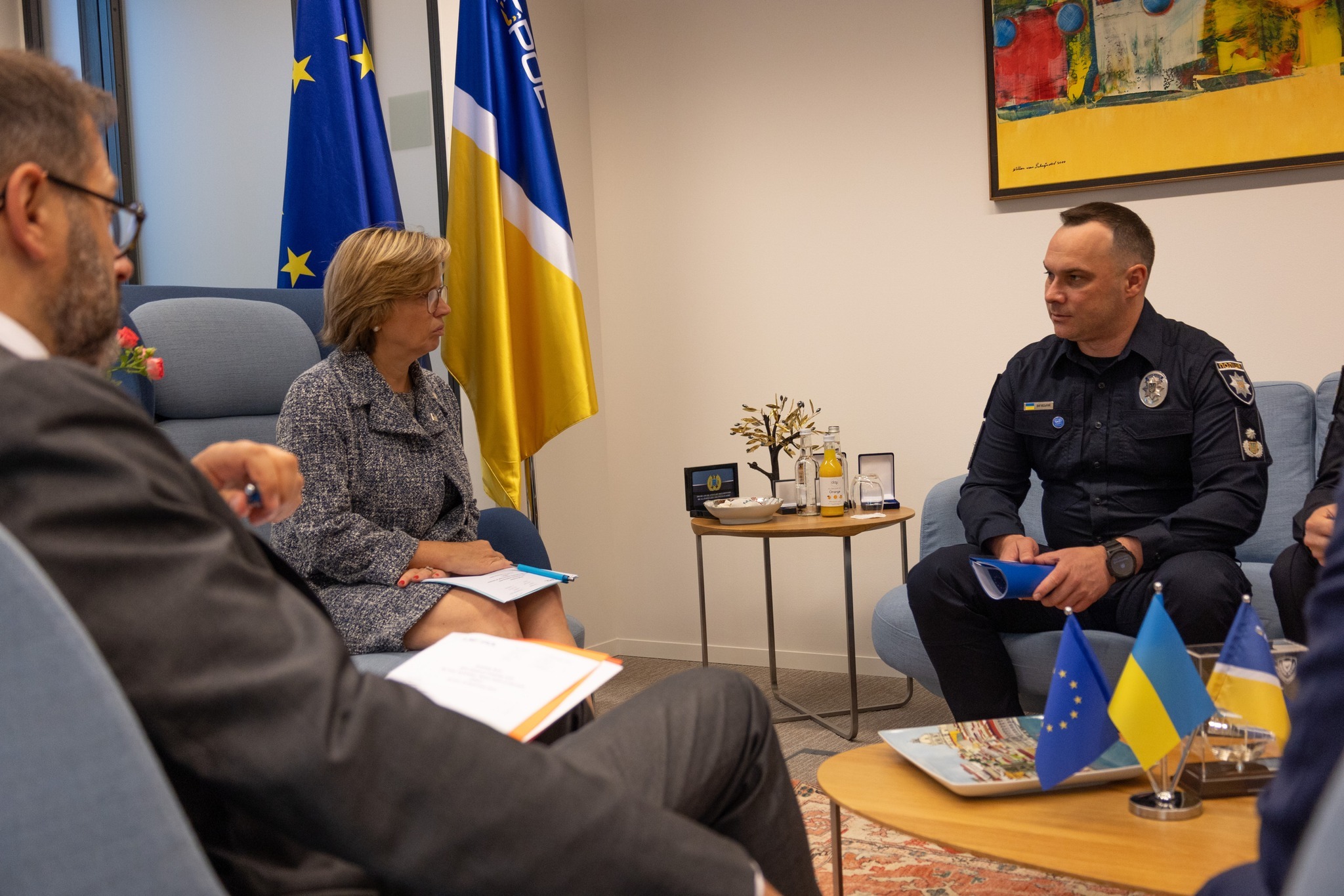 поліцейська родина практично всього світу висловила підтримку поліцейським україни - іван вигівський