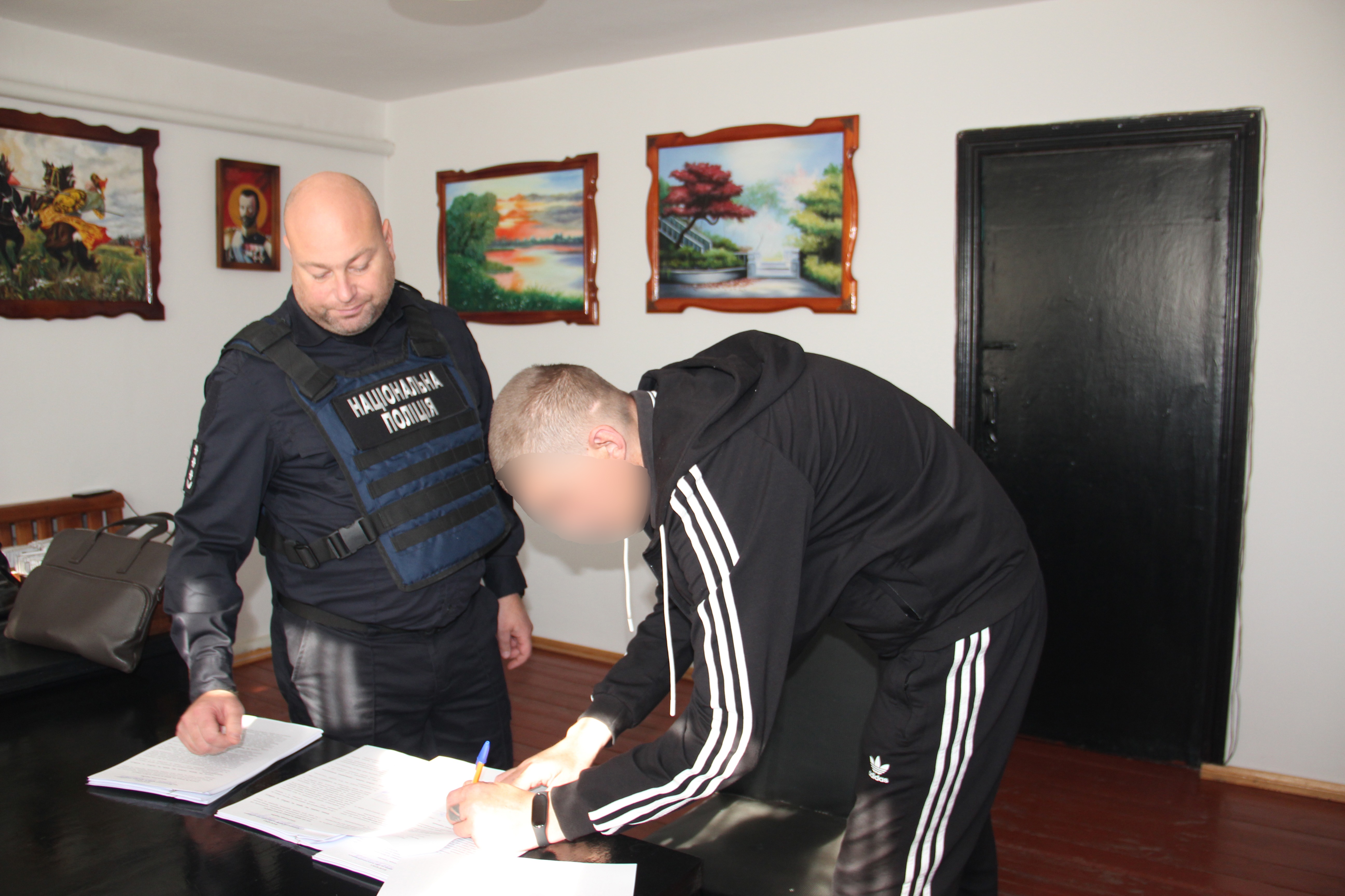ошукували військовослужбовців і волонтерів: нацполіція викрила шахраїв, які продавали неіснуючі автомобілі для зсу
